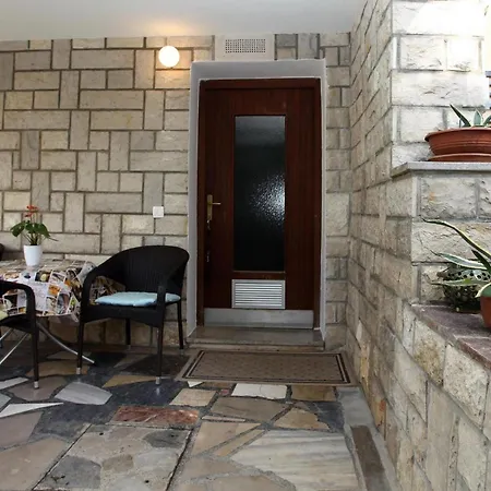 Mit Terrasse Und Garten Appartement *