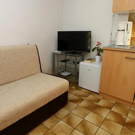 Mit Terrasse Und Garten Appartement